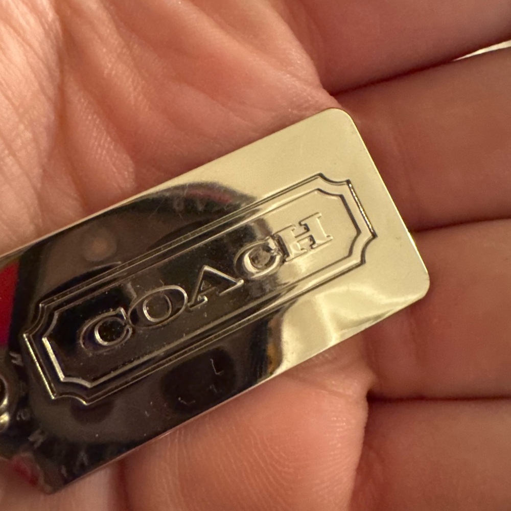 Silver metal coach hangtag - Picture 3 of 5